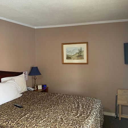 Lucien Motel Whitby Exterior photo