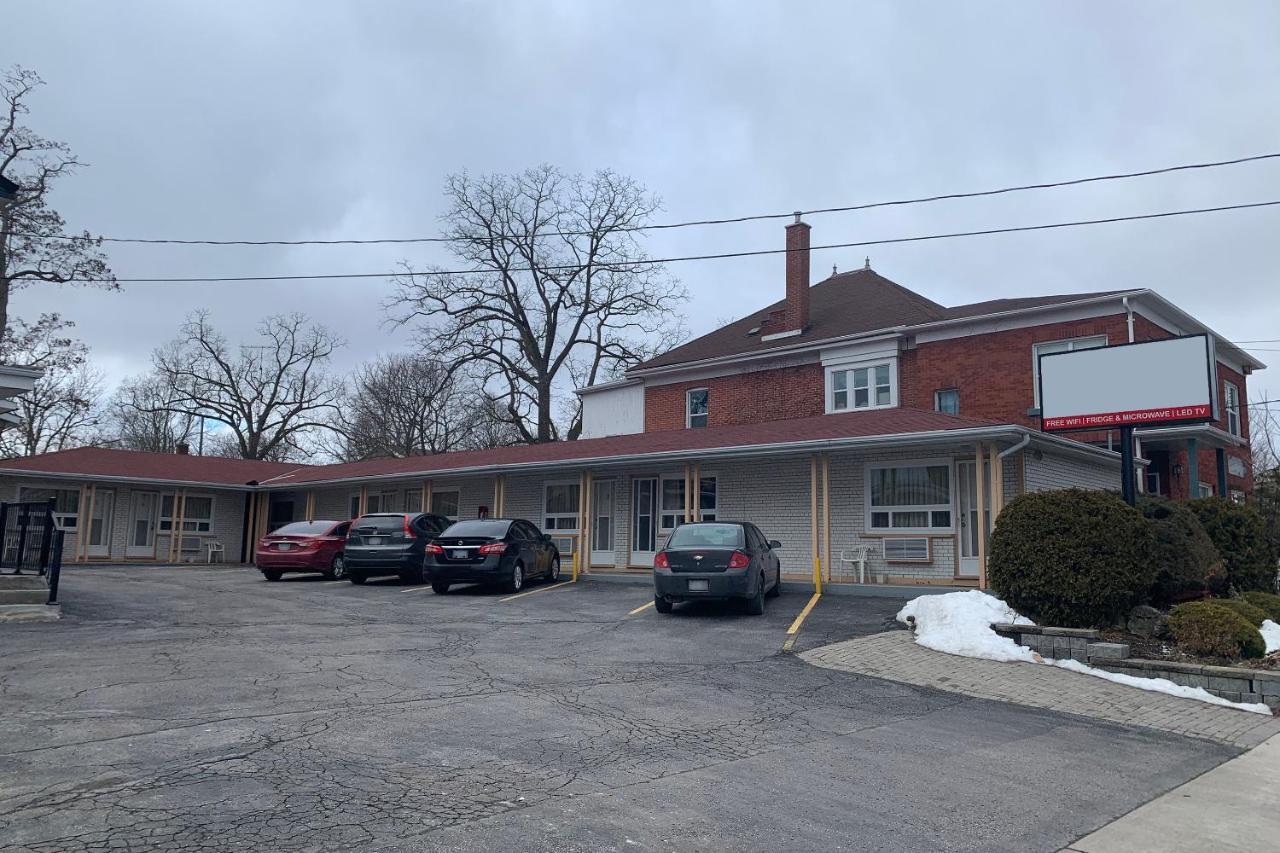 Lucien Motel Whitby Exterior photo