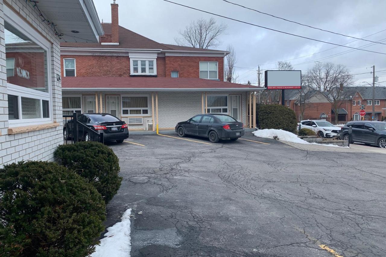 Lucien Motel Whitby Exterior photo